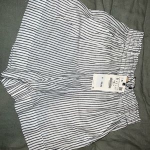 Super cute flowy Zara stripped shorts!